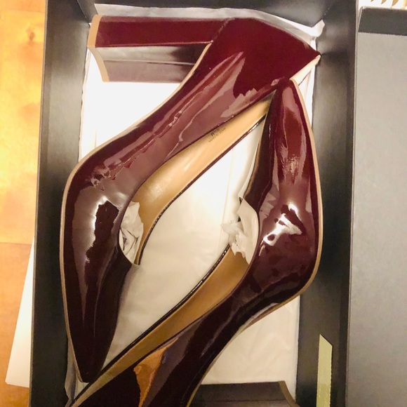 BANANA REPUBLIC shiny burgundy heel - Picture 6 of 7